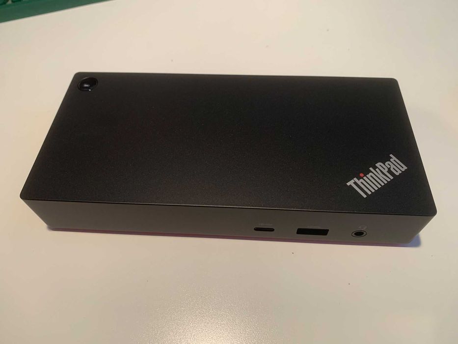 Docking Station Lenovo Thinkpad USB-C (90W) Preta/Vermelha