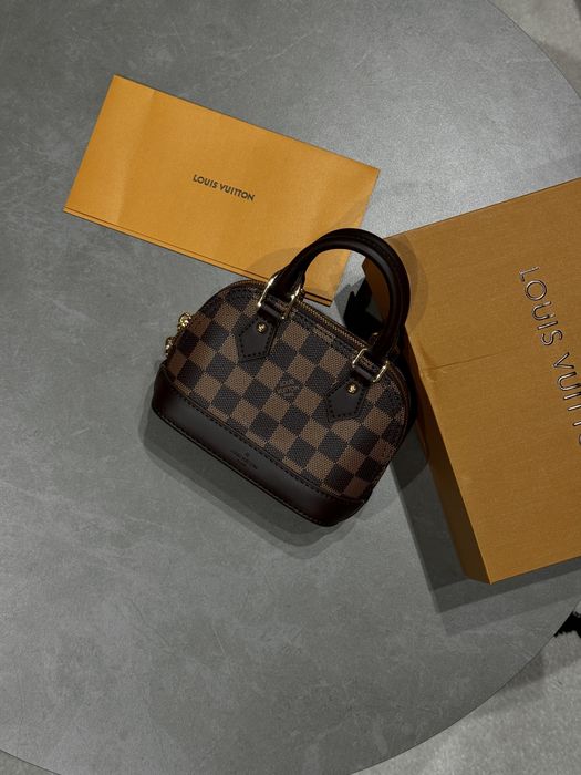 Torebka mini Louis Vuitton alma nano