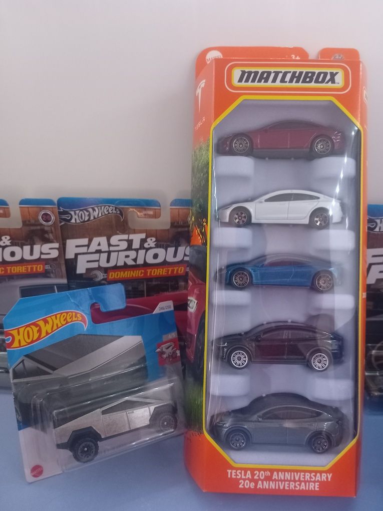 Tesla Matchbox e  HotWheels