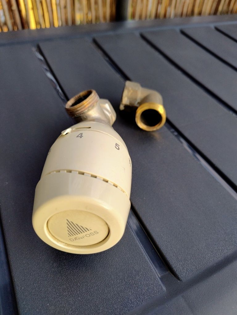 Kaloryfer/ grzejnik łazienkowy z termostatem Danfoss