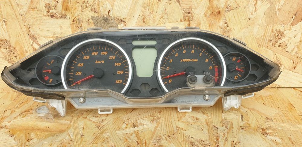 Панель приладів Suzuki Burgman 400, K7. SkyWave.