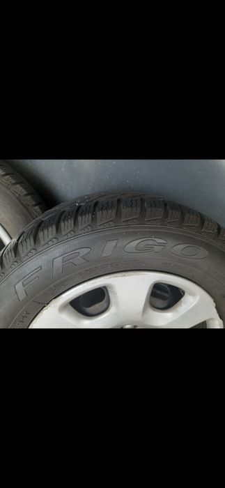 Zimówki peugeot partner komplet kół Dębica Frigo  + oryginalne kołpaki