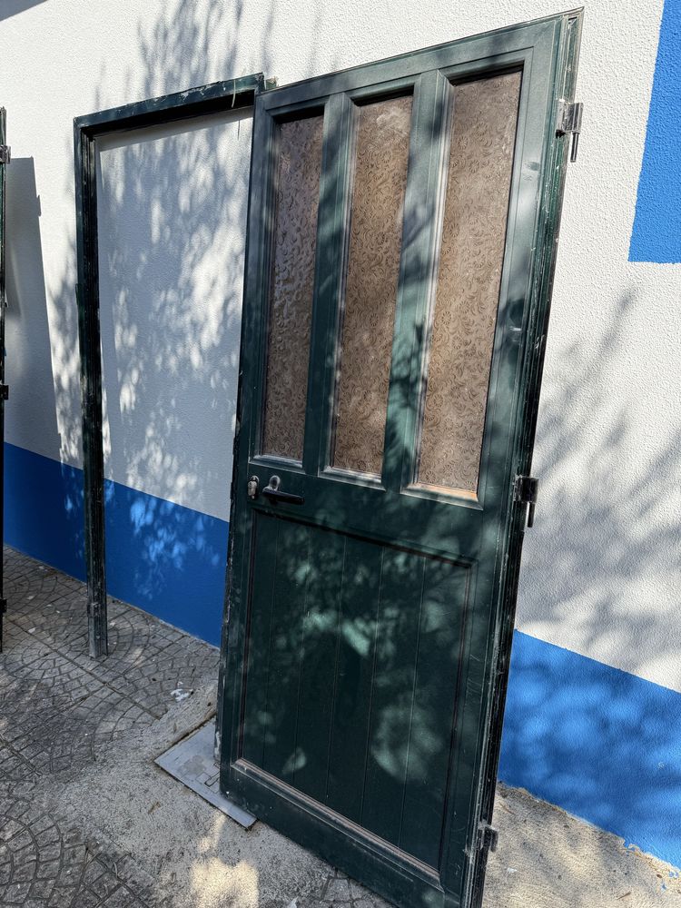 Porta aluminio verde em mto bom estado