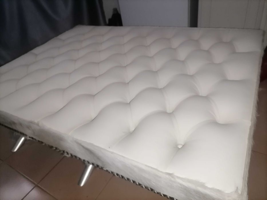 Mobiliário de casa em boas condições