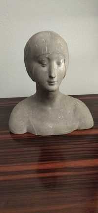 Busto feminino em  gesso