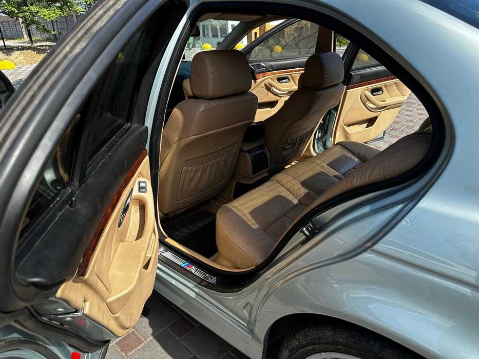 Продам BMW E 39 528i