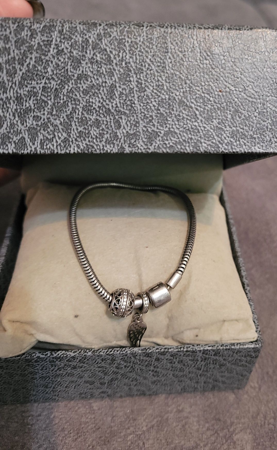 Срібний браслет Pandora з двома намистинками