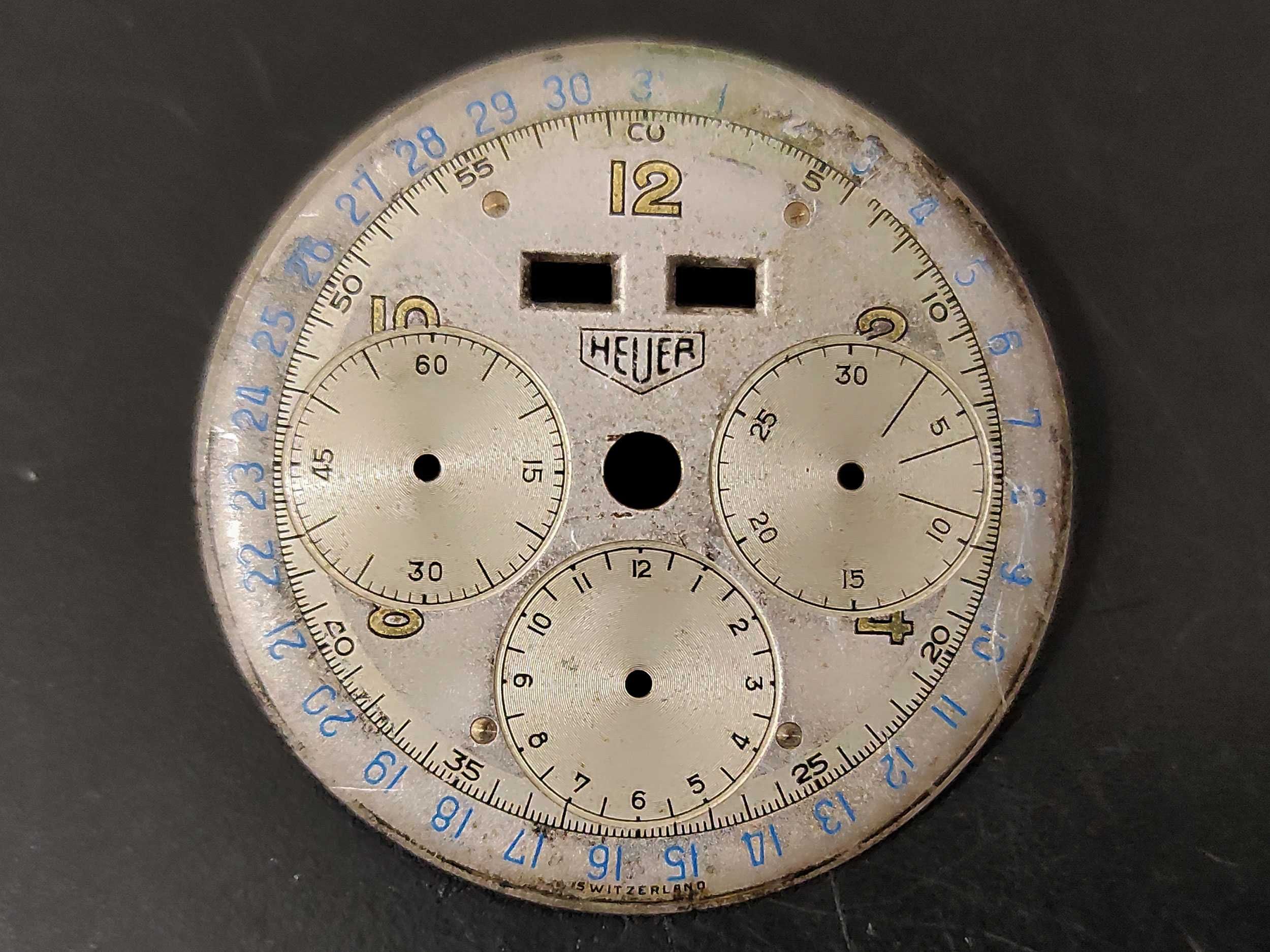 Mostrador, movimento e tampa Heuer Triple-Date chronograph, anos 40.