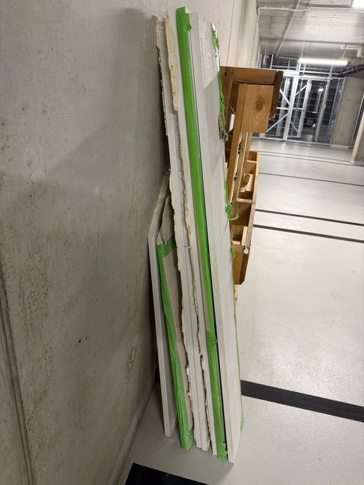 Parapety z konglomeratu kamiennego - białe - z demontażu - Żoliborz