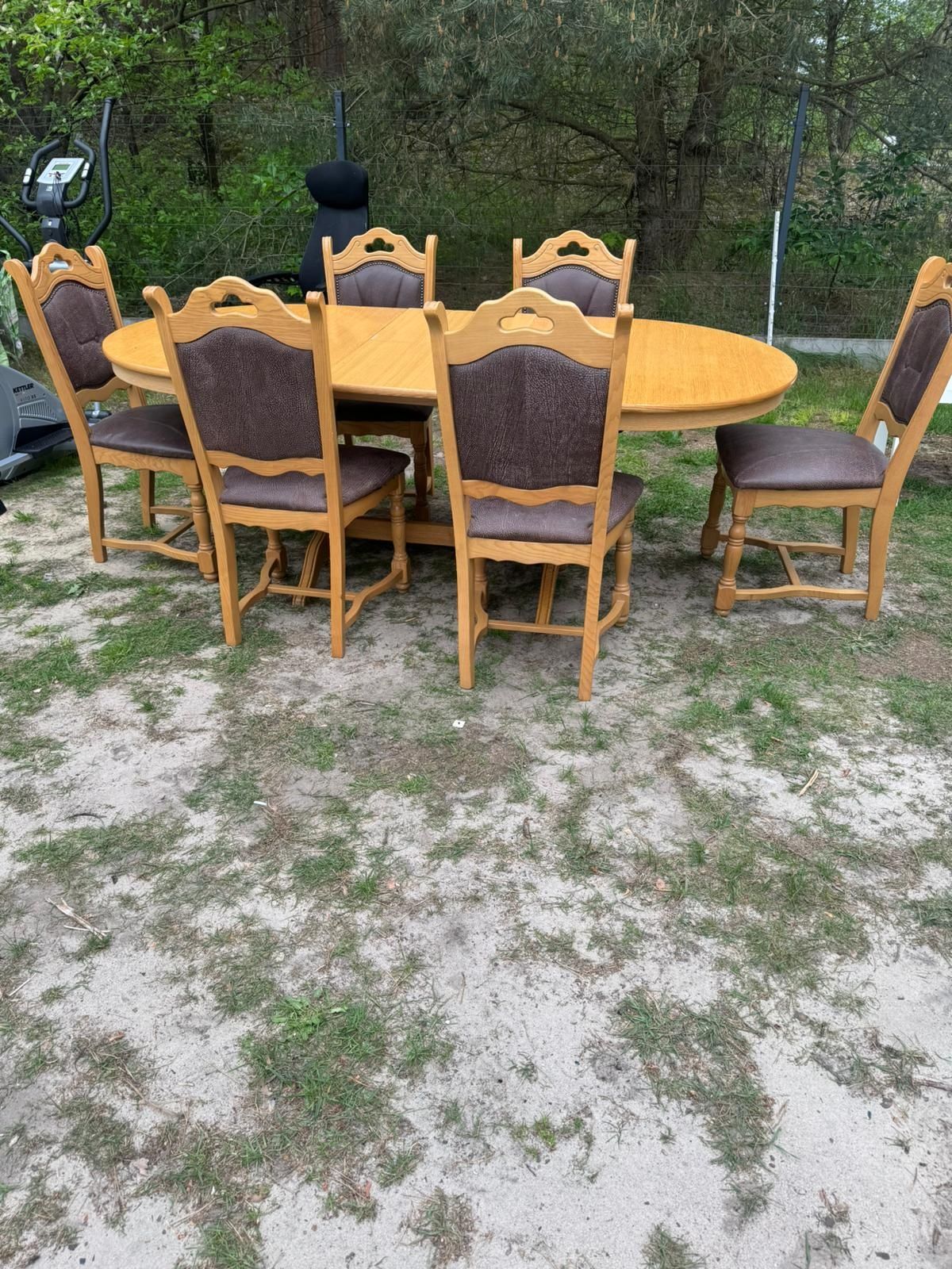Sprzedam stół z krzesłami