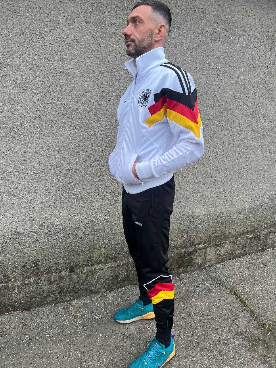 Вінтажний чоловічий костюм збірної Німеччини