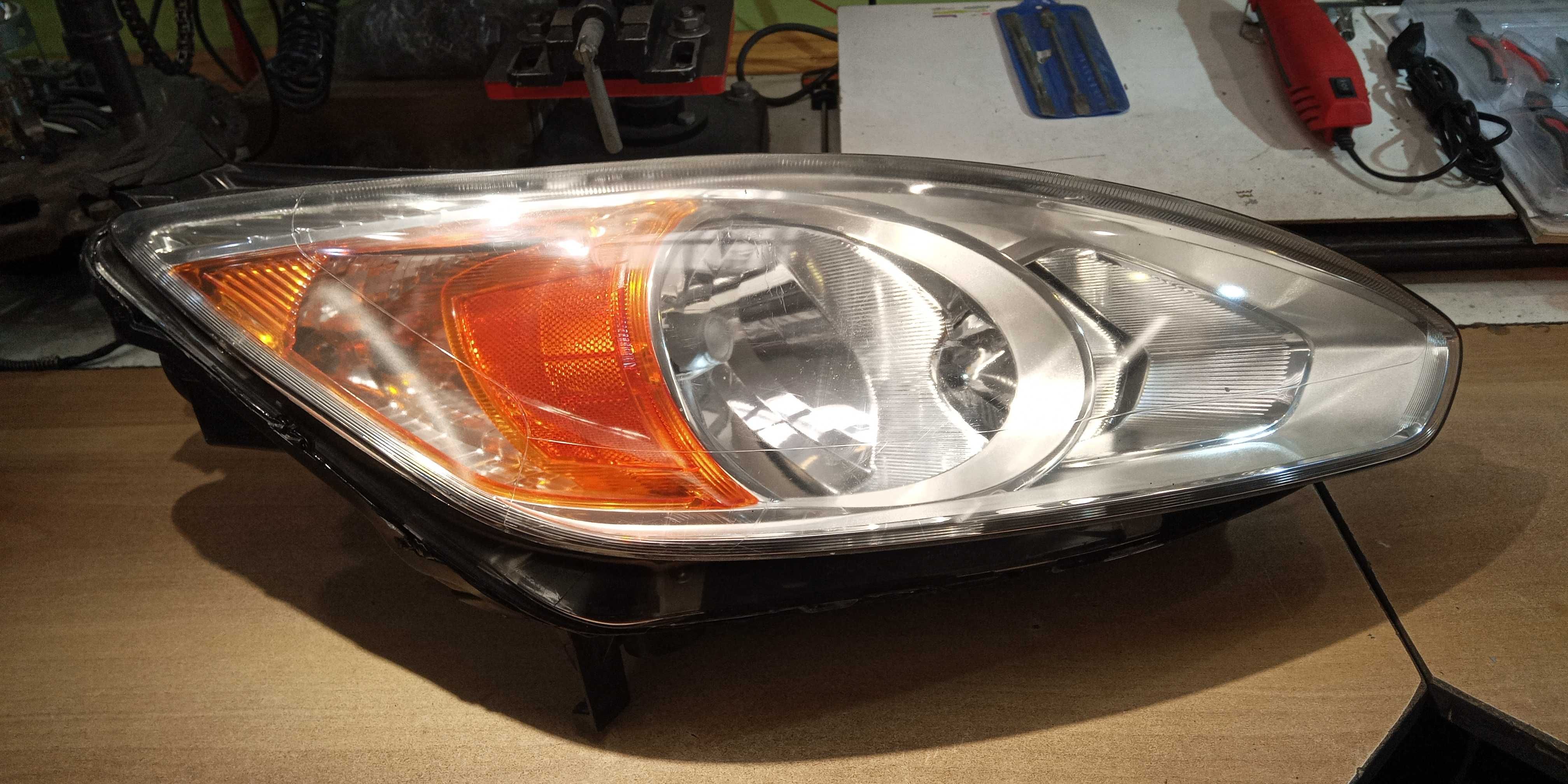 Фара права Ford C-Max