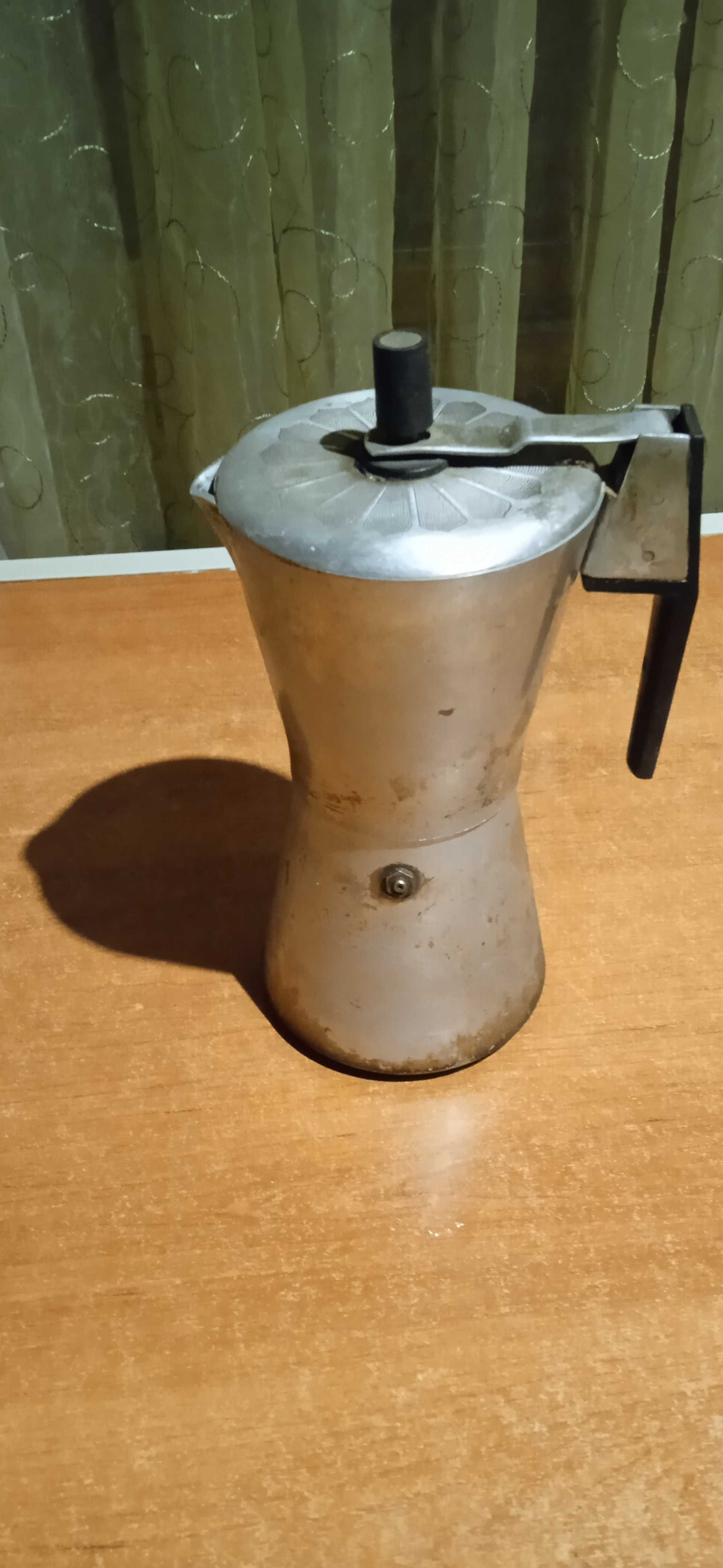 Кофеварка гейзерная. Сделано в СССР. 600мл