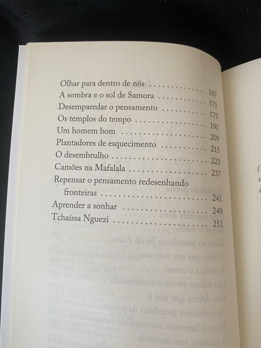 Livro de Mia Couto “O Universo num Grão de Areia”