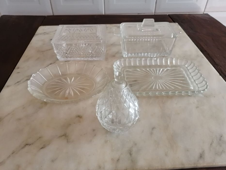 conjunto de manteigueiras em estado novo