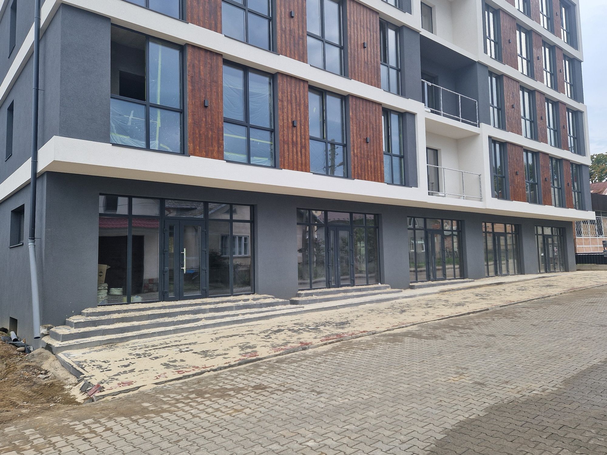 Продаж торгово-офісних приміщень в новобудові в м.Снятин