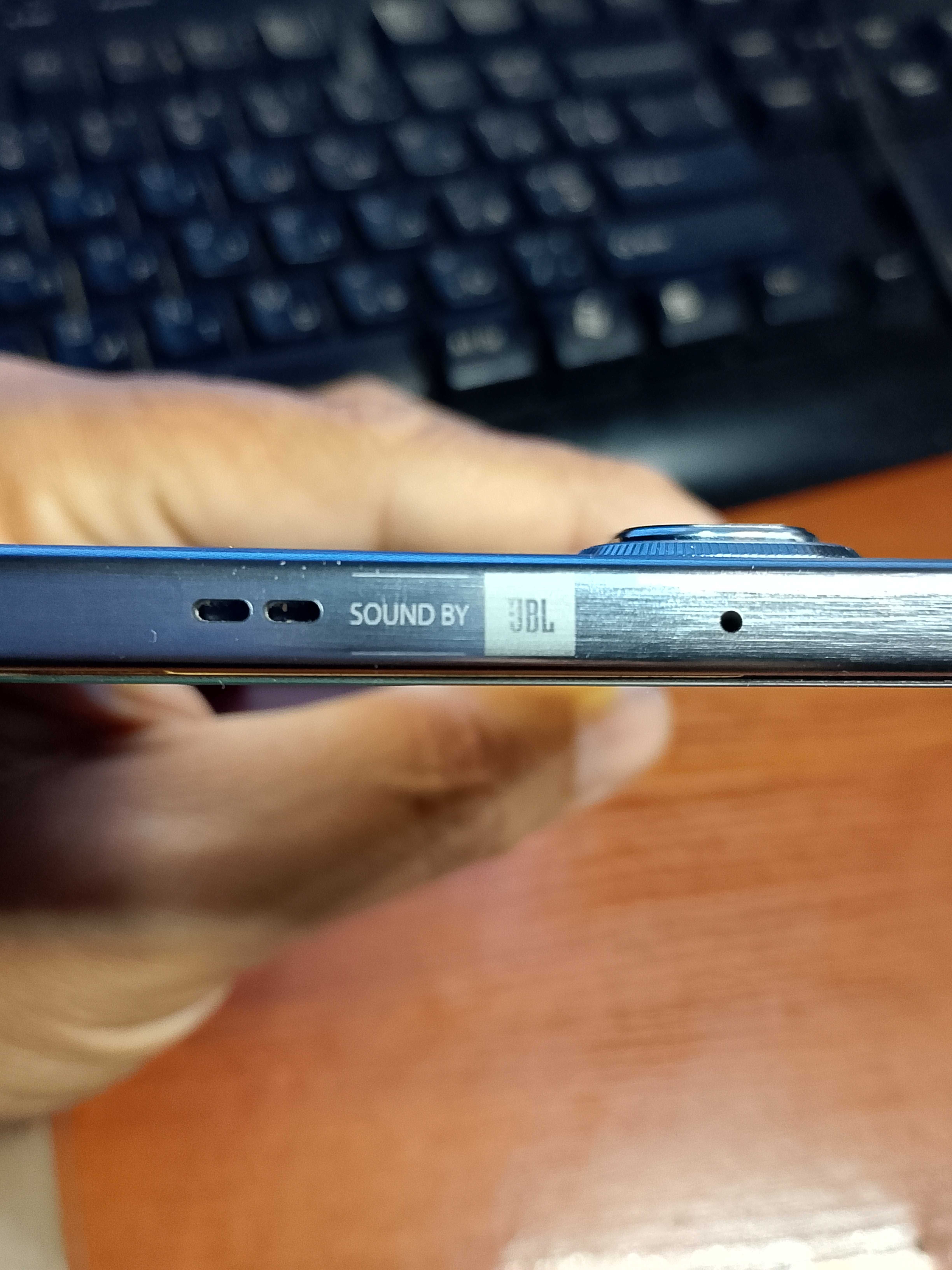 Продам полностью рабочий  телефон Infinix Hot 50 Pro Plus