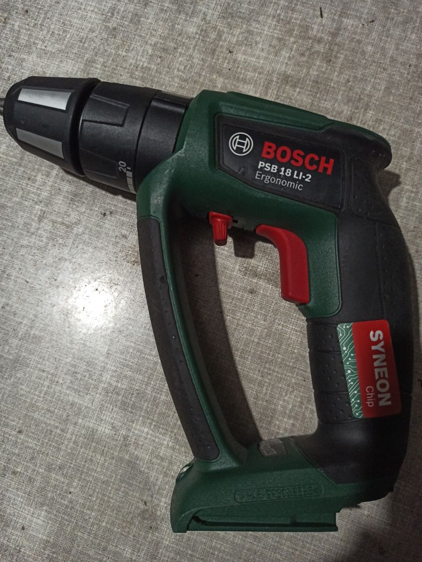 Акумуляторний шуруповерт Bosch PSB 18 LI-2, лобзик Bosch EasySaw 12
