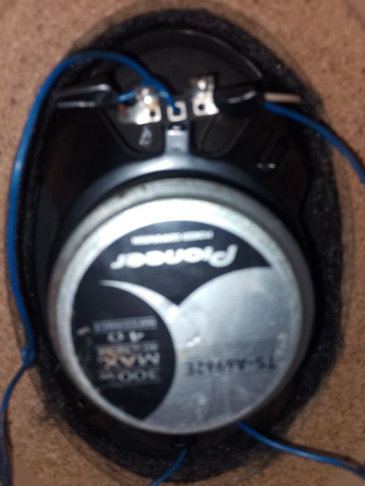 Полка с динамиками на ваз 21099