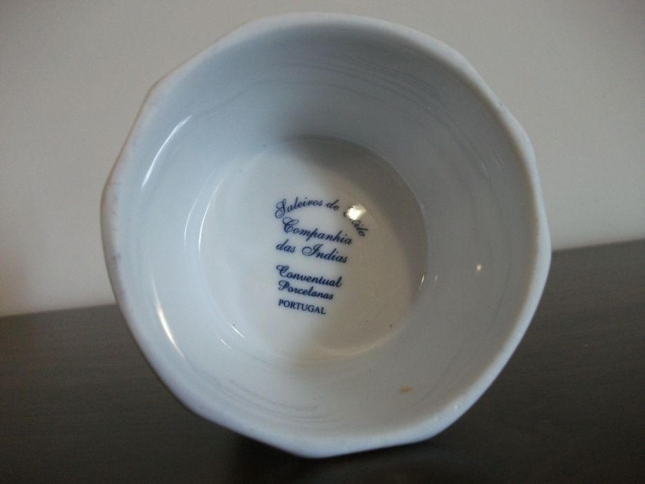 Saleiro de estilo da marca Conventual Porcelanas