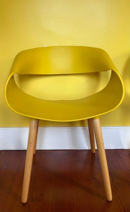 Cadeira amarela - design moderno