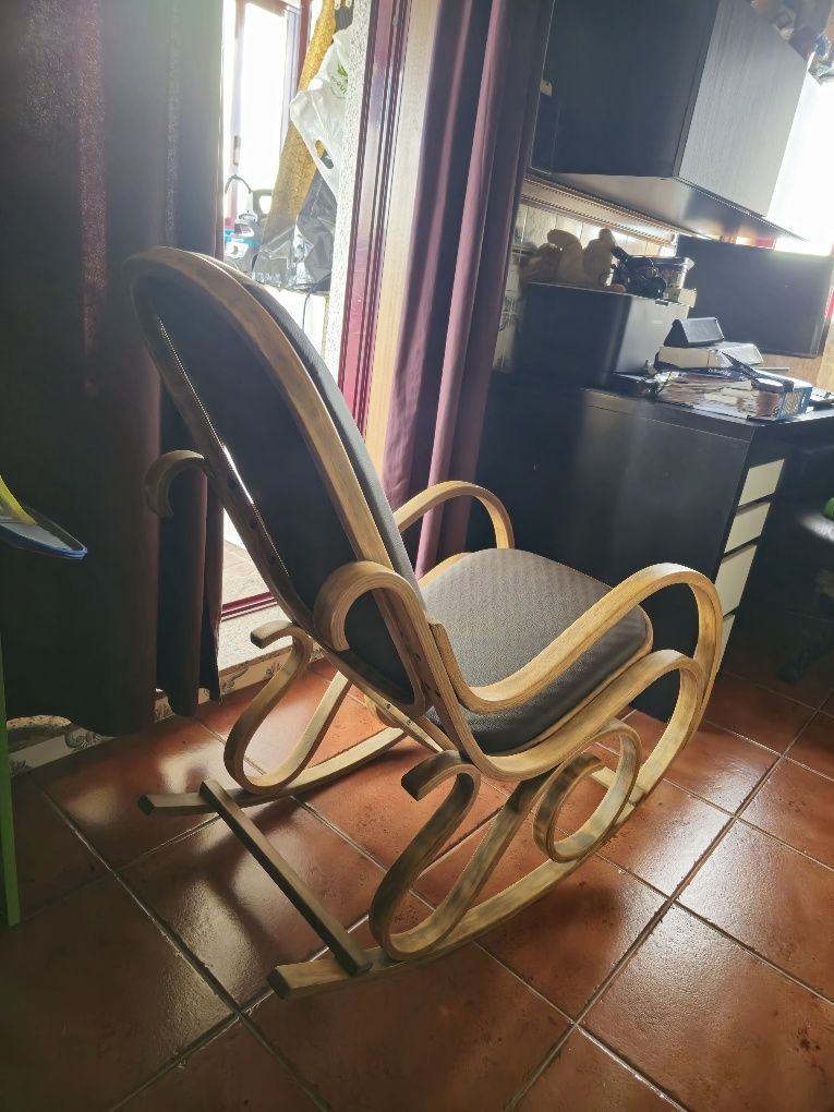 Cadeira restaurada de baloiço