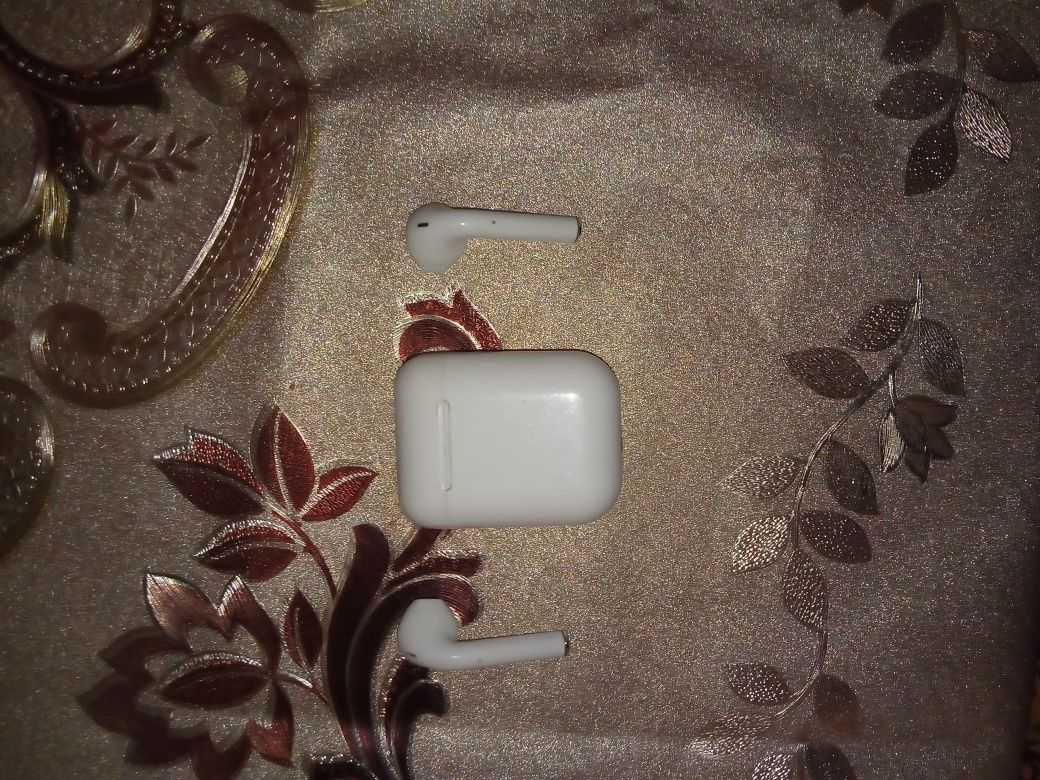 Навушники AirPods
