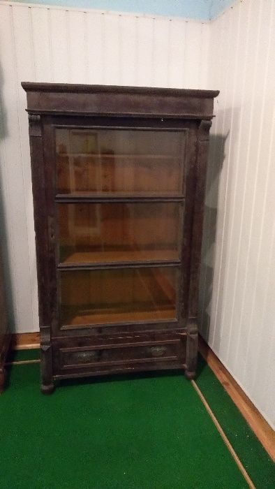 Serwantka stylowa eklektyczna w cenie 1800 zł.