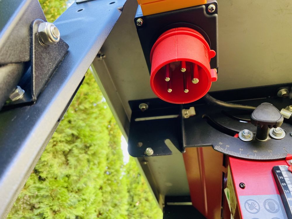 Потужна настільна пила Einhell TCTS 315U з Німеччини