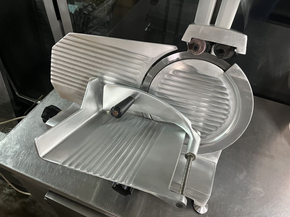 Fiambreira em Aluminio com disco de 25cm de diametro