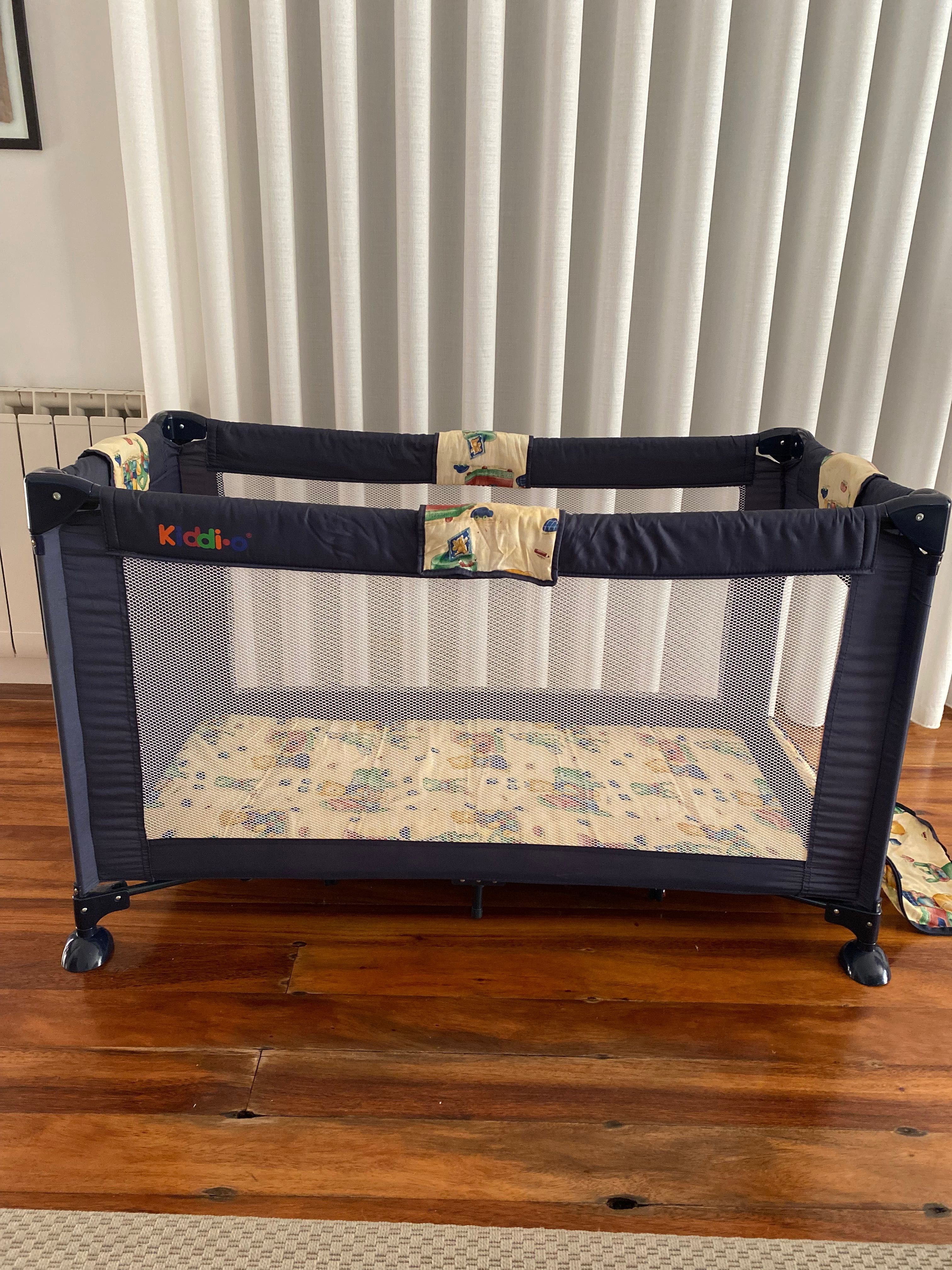 Cama de viagem para bebé/criança com colchão