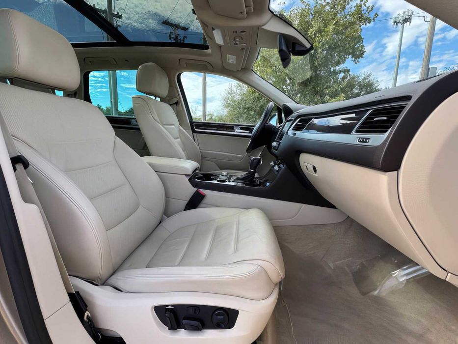 Volkswagen Touareg      2016