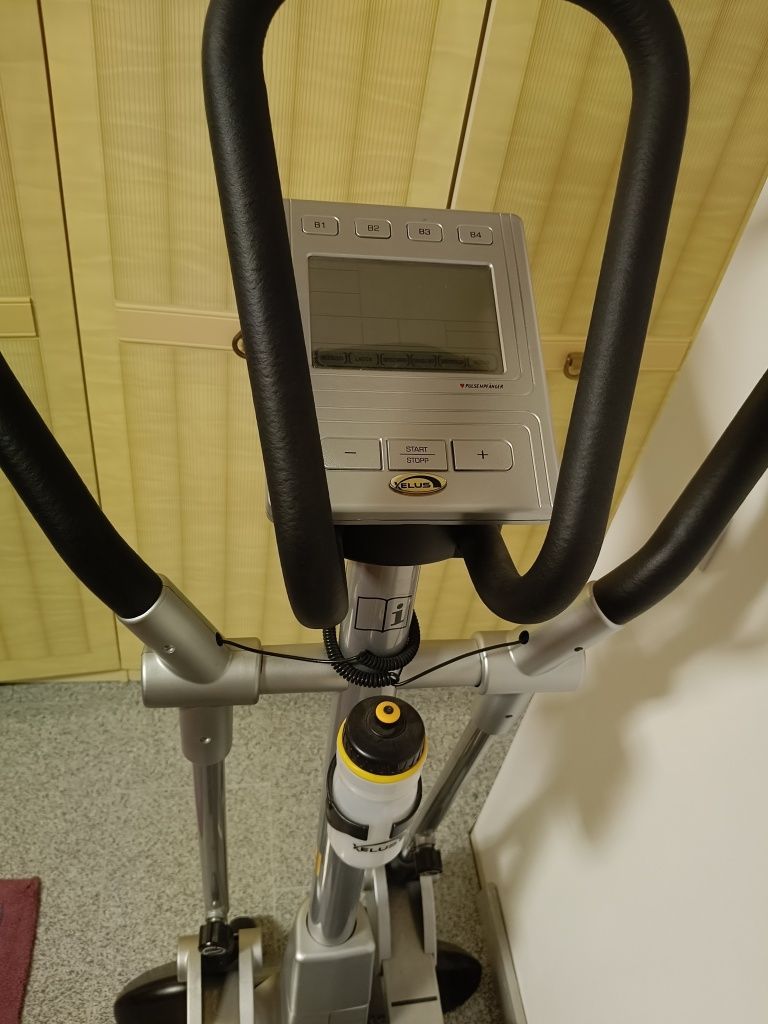 Orbitrek Xelus ergometr X9 Pro Crosstrainer