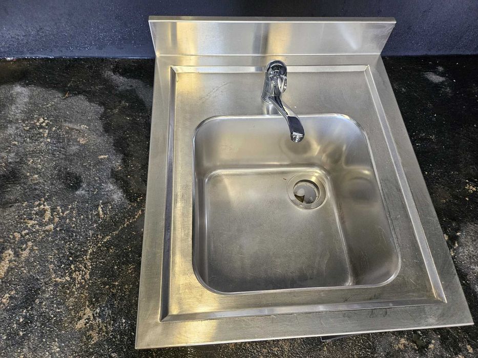 Bancada em inox com lava loiça