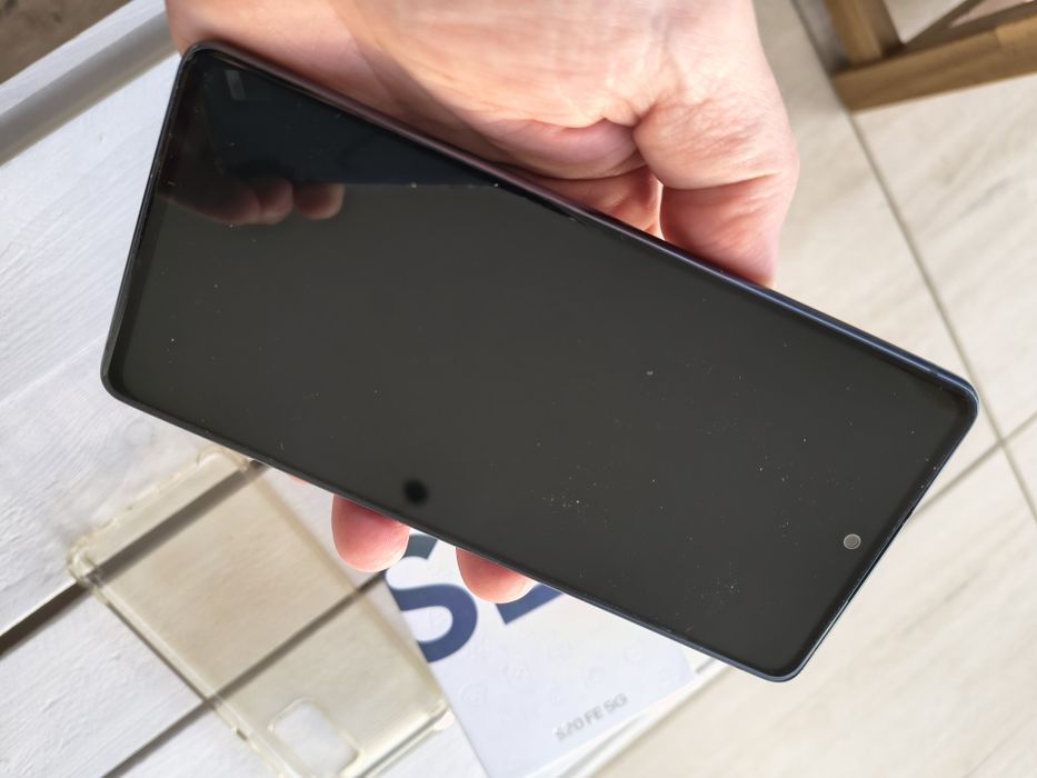 Samsung S20 fe używany stan idealny