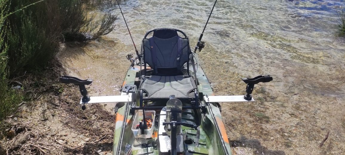 kayak com motor a pedais