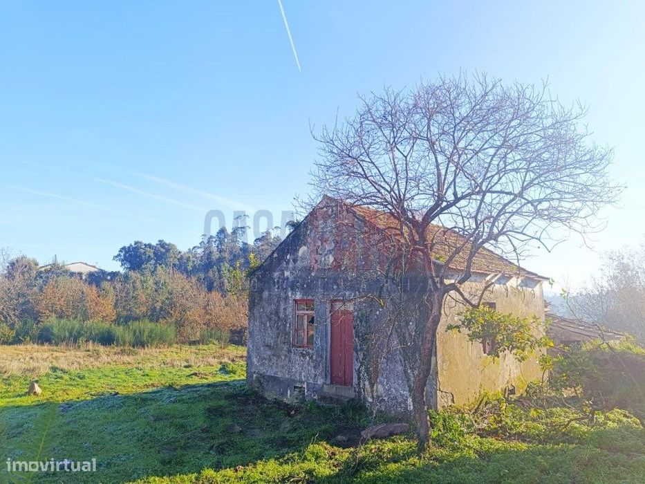 Terreno com moradia para recuperar em Touguinhó - Vila do Conde