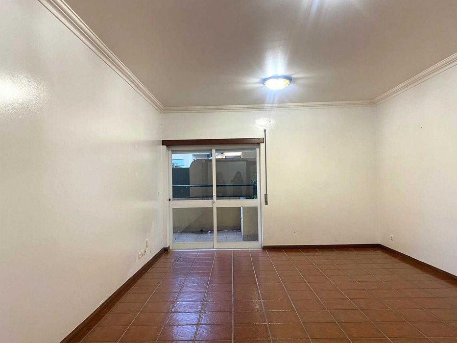 Arrenda-se Apartamento T1 no Vale das Flores, Coimbra