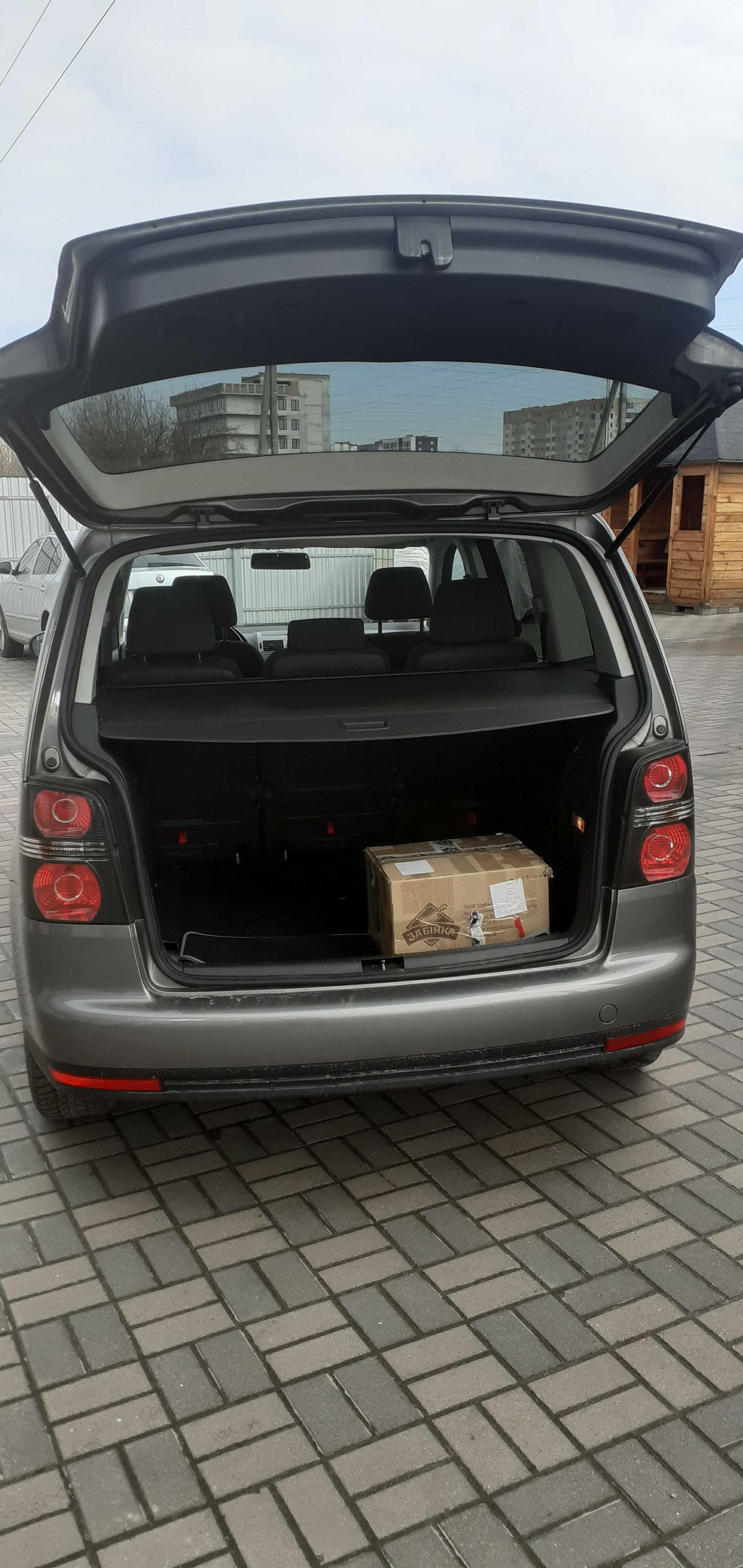 Volkswagen Touran 2010  1,4 бензин