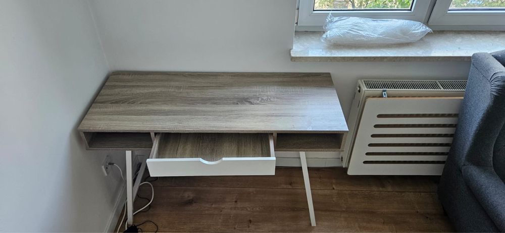 Biurko/toaletka z półkami i szufladą