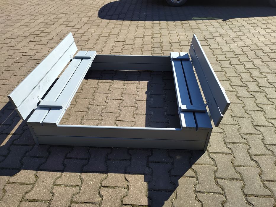 Piaskownica drewniana z ławeczkami