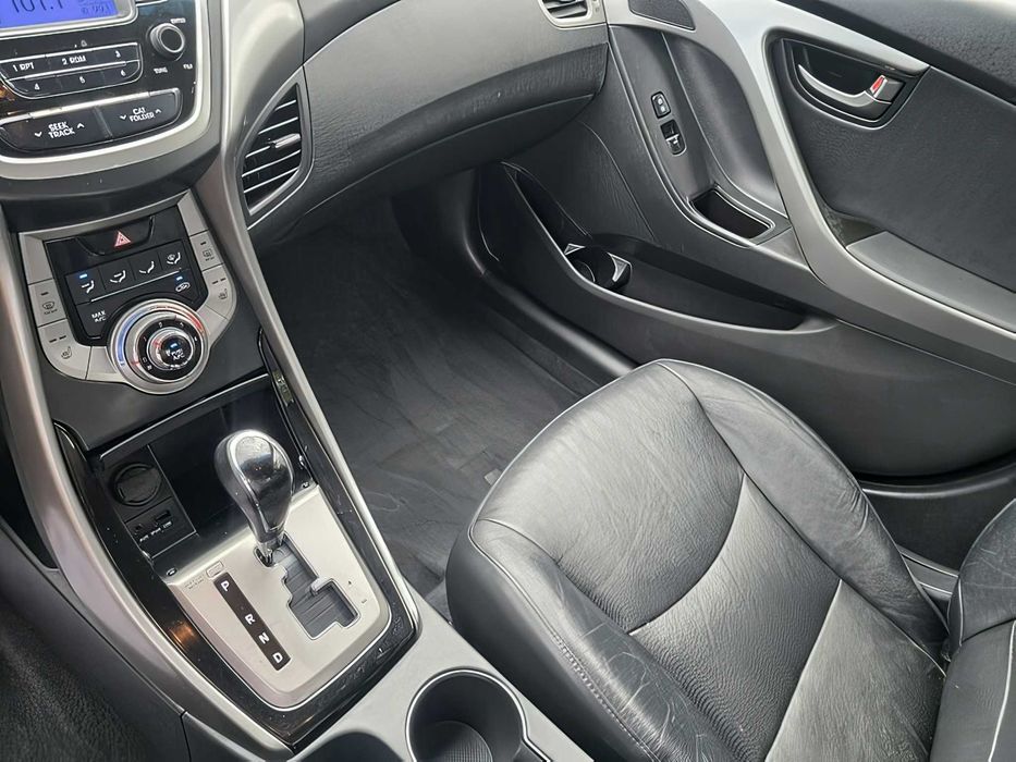 Hyundai Elantra      2013