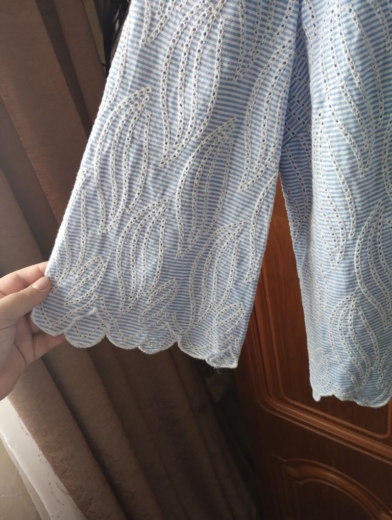 Błękitna bluzeczka.