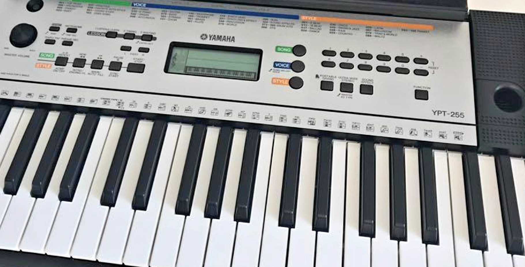 Keyboard Yamaha YPT z wyświetlaczem