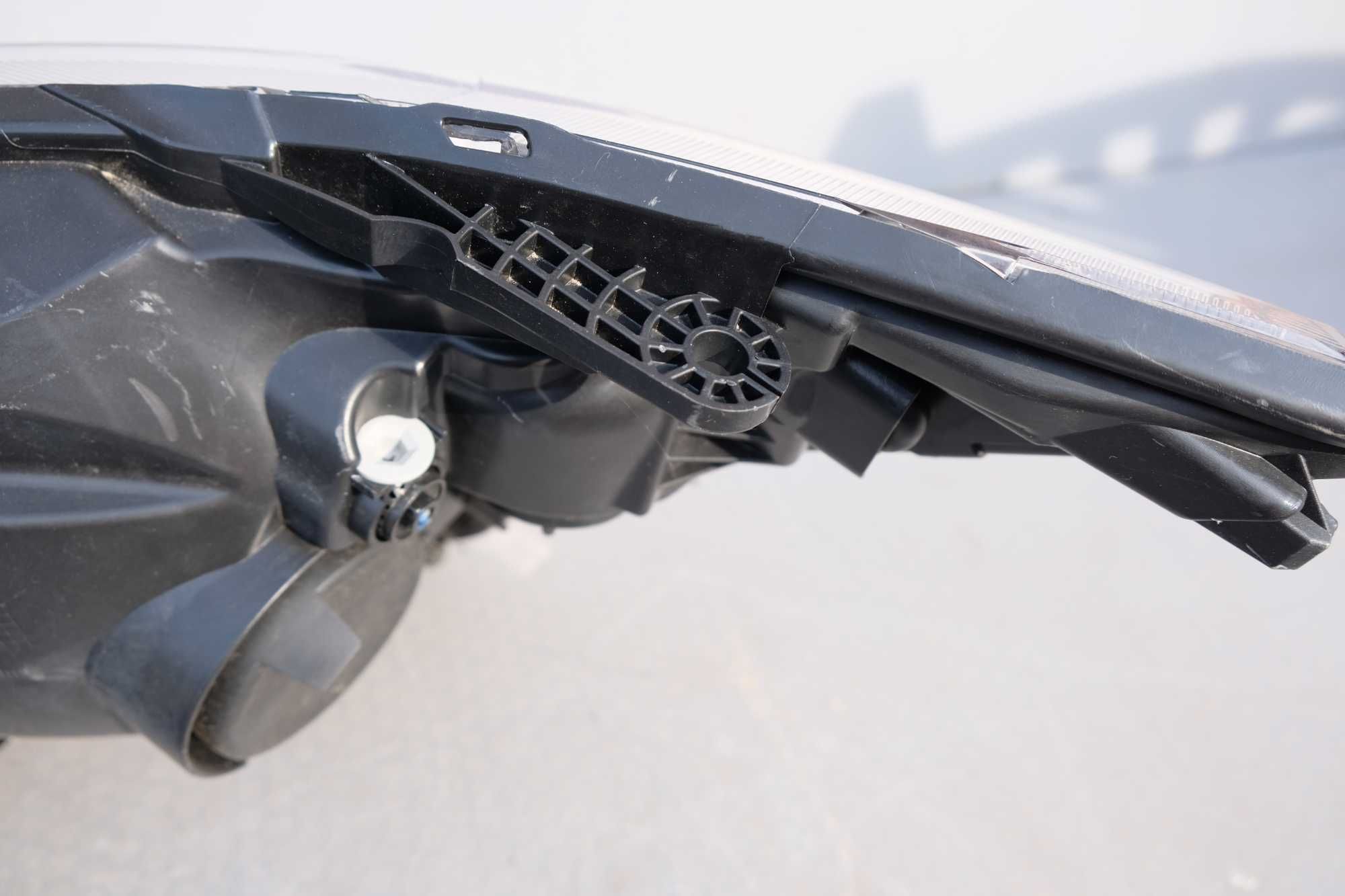 Lampa prawy przód Ford Transit mk8