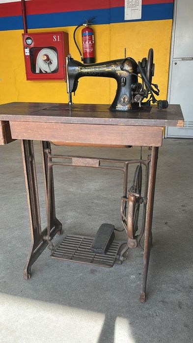Máquina de costura singer