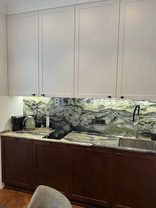 Продаж 2к квартири Печерск, ст.м. Звіринецька