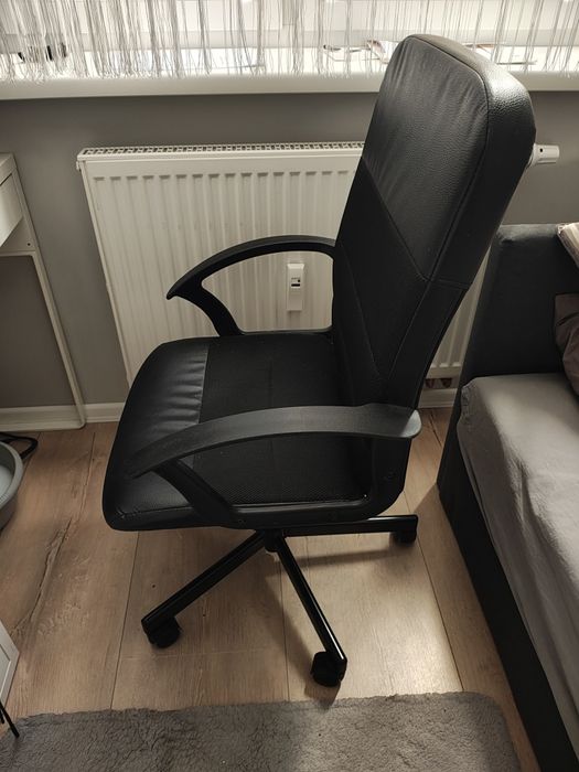 IKEA czarne krzesło obrotowe, fotel biurowy, do biurka.