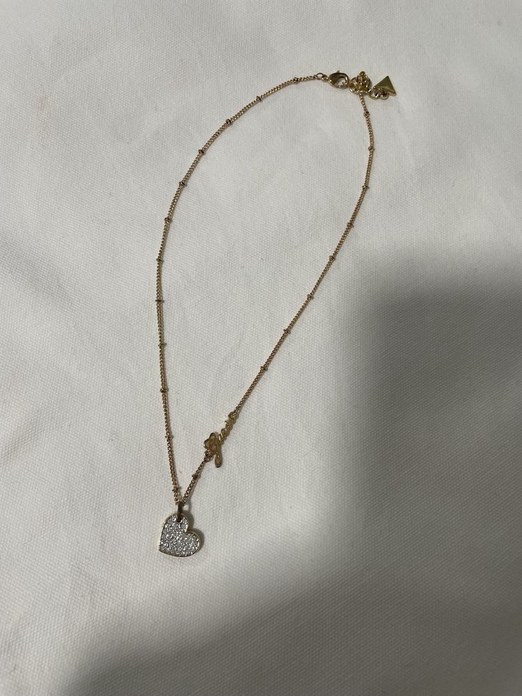 Colar original em forma de coração guess