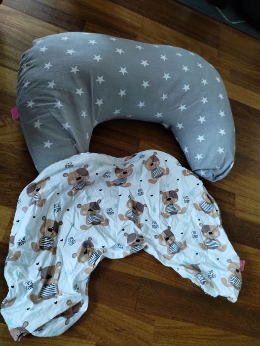 Poduszka do karmienia z dwoma pokrowcami babyuniwerse.pl w misie szary